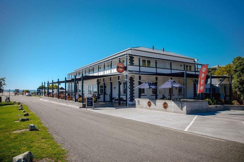 The Pier Hotel Kaikoura Exteriör bild